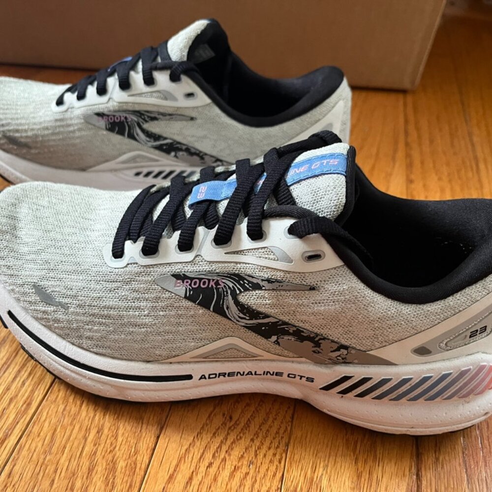Brooks Women's Adrenaline GTS 23 Running Shoes Size 7 White Black Orchid Bouquet